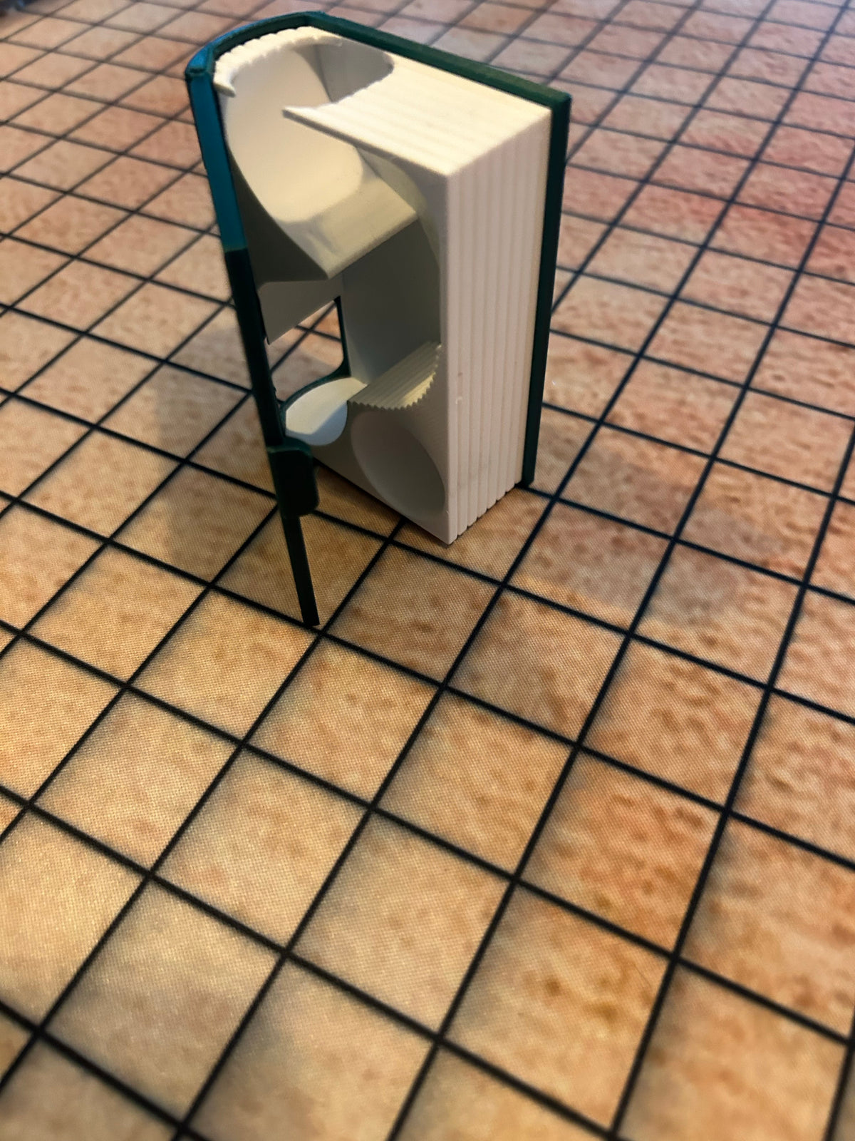 There Can Be Only One – 3D-Printed Book Dice Roller